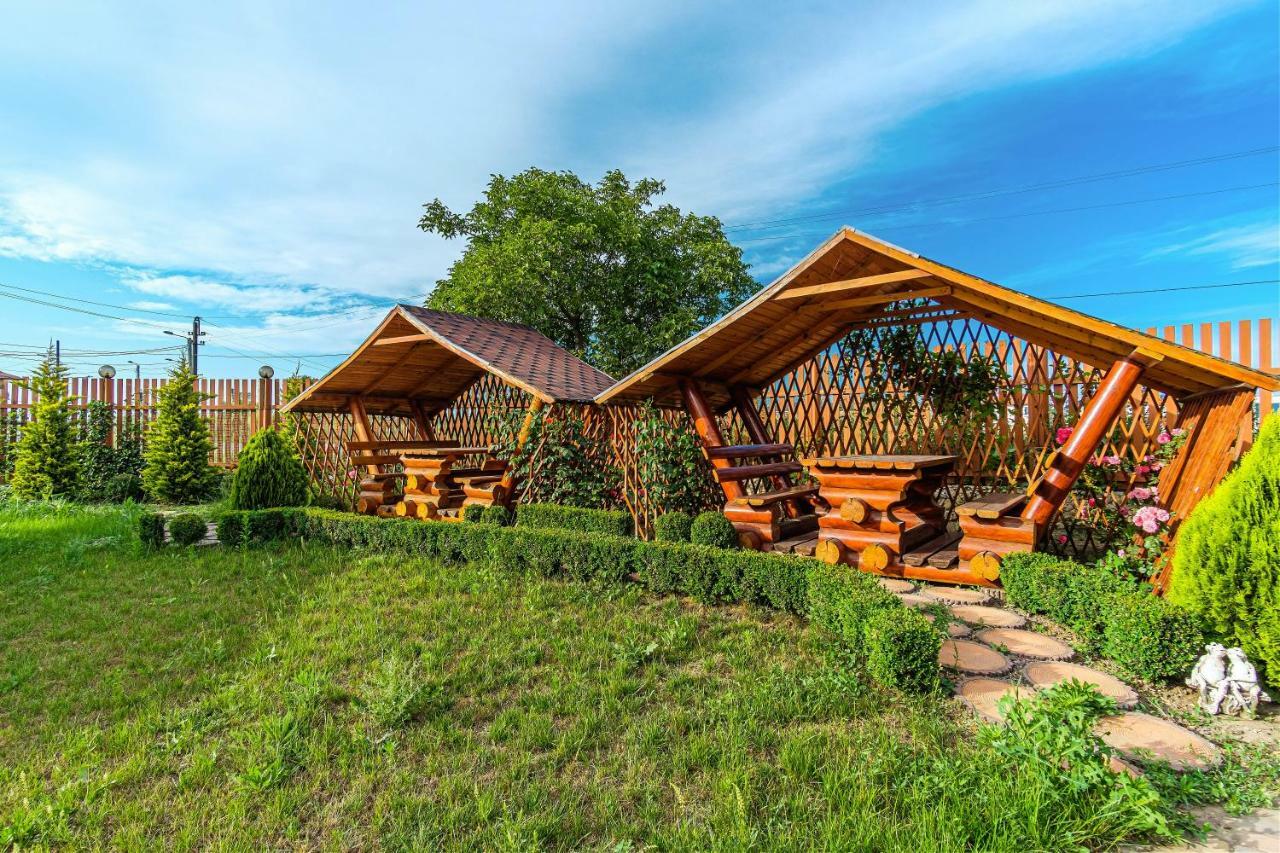 Akvalis Комплекс Для Отдыха Hotel Burlach'ya Balka Екстериор снимка