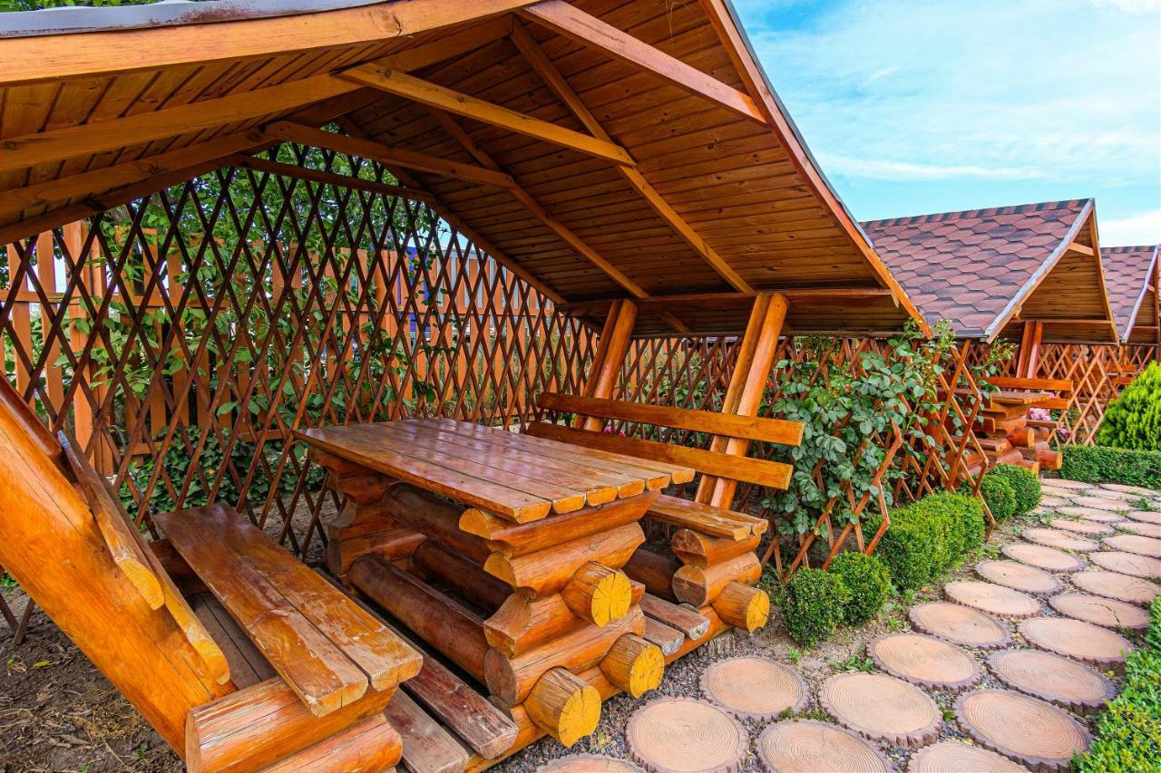 Akvalis Комплекс Для Отдыха Hotel Burlach'ya Balka Екстериор снимка